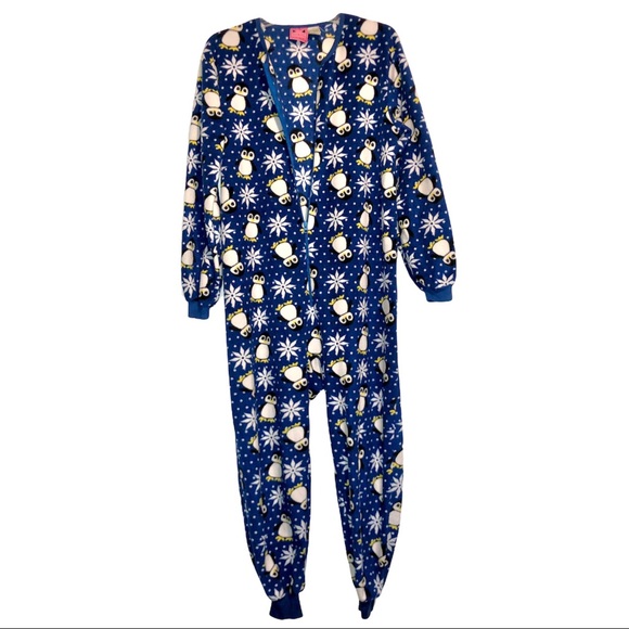 CLOSET CLEAROUT! ๐ Cozy & Warm Penguins One-Piece Jumpsuit Pyjama ๐งโ๏ธ - Picture 2 of 6